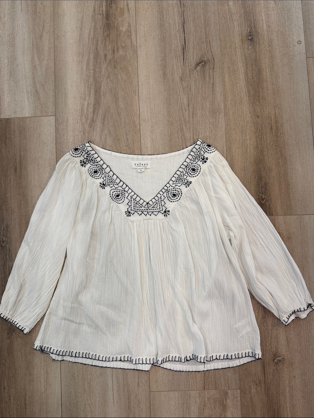 Velvet by Graham & Spencer White Peasant Blouse with Dark Navy Embroidery